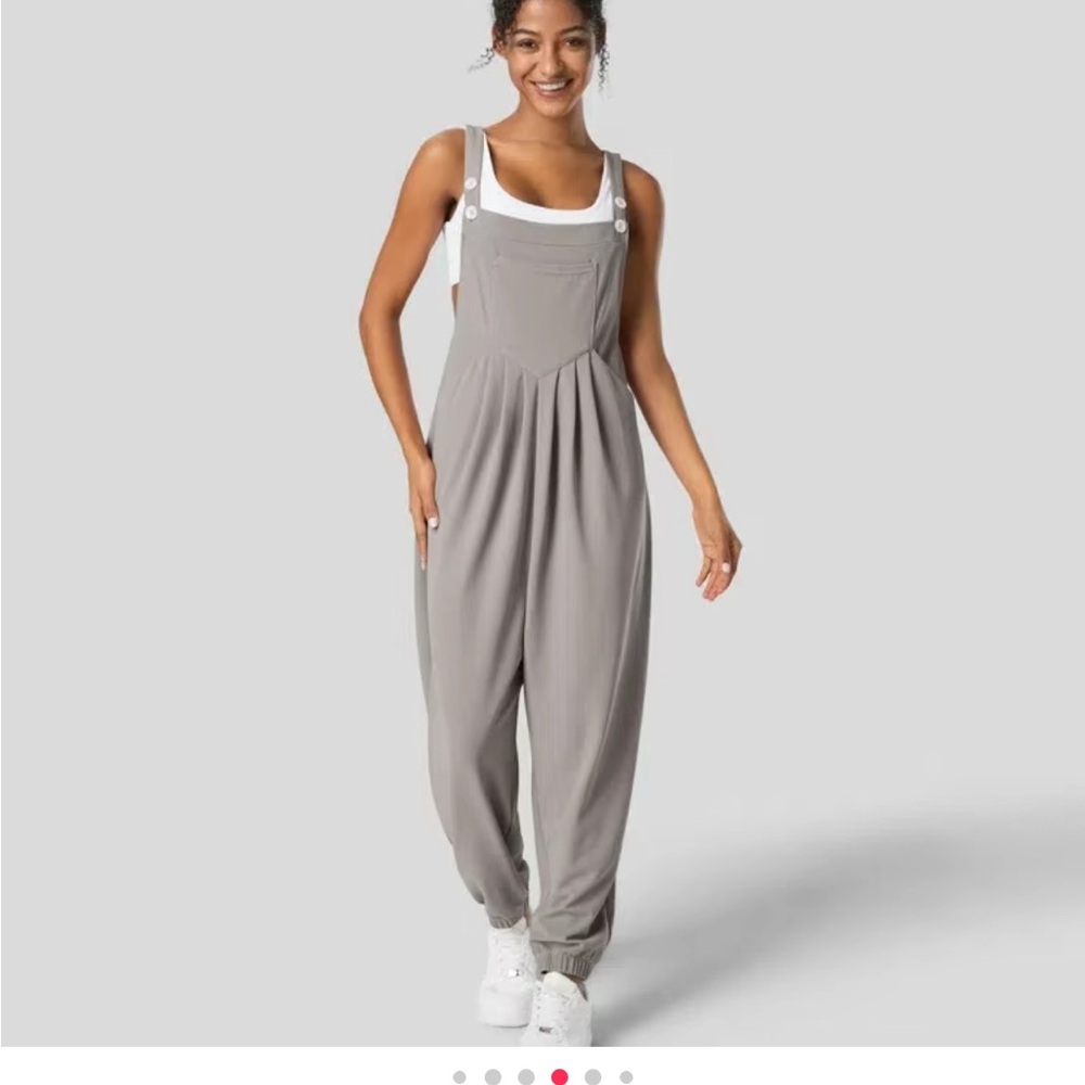 Never worn Halara overalls